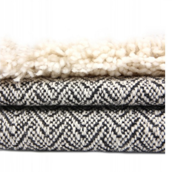 Throw-merino-alpaca-Ana-y-Francis-natural-black